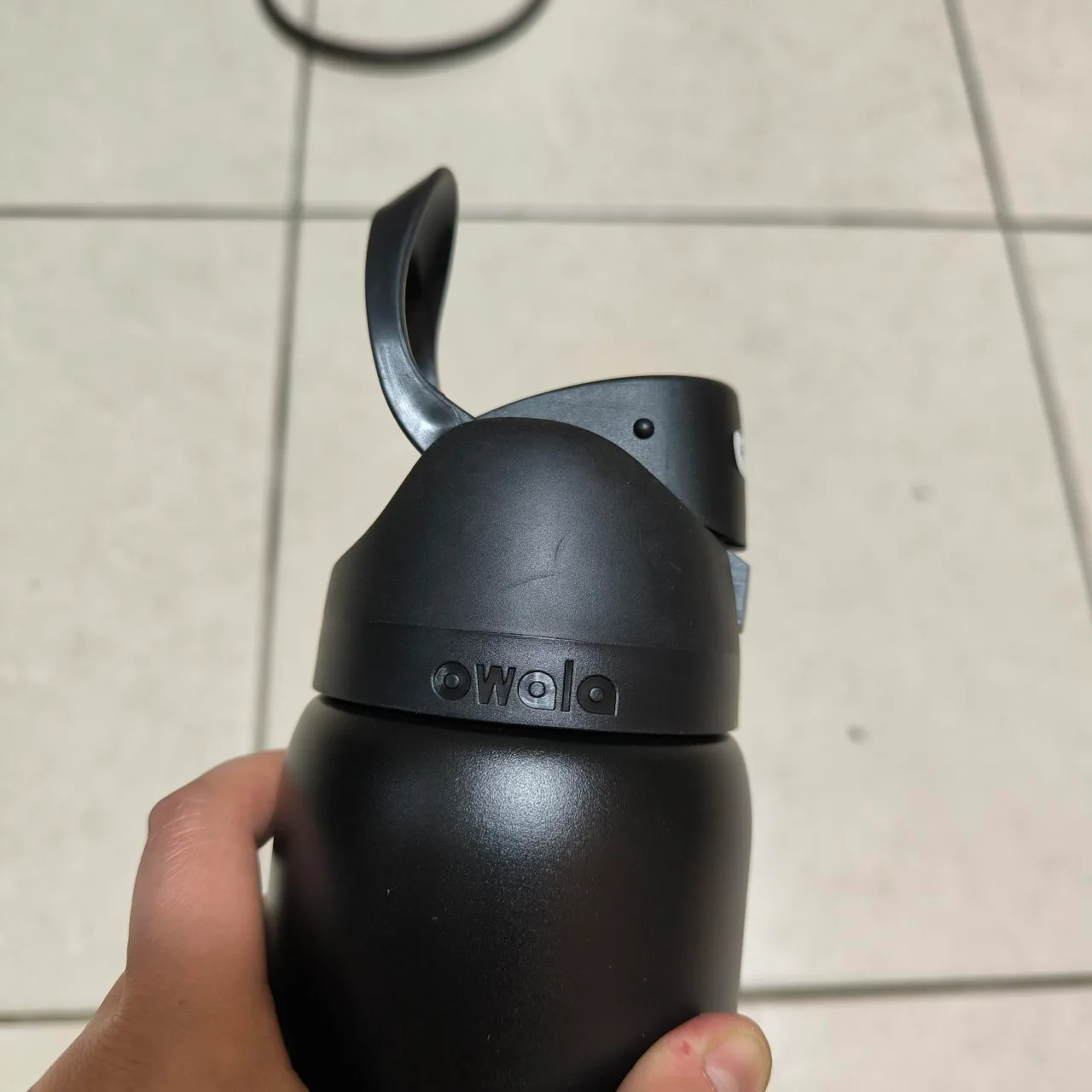 Owala black water bottle with built-in straw — photo 3