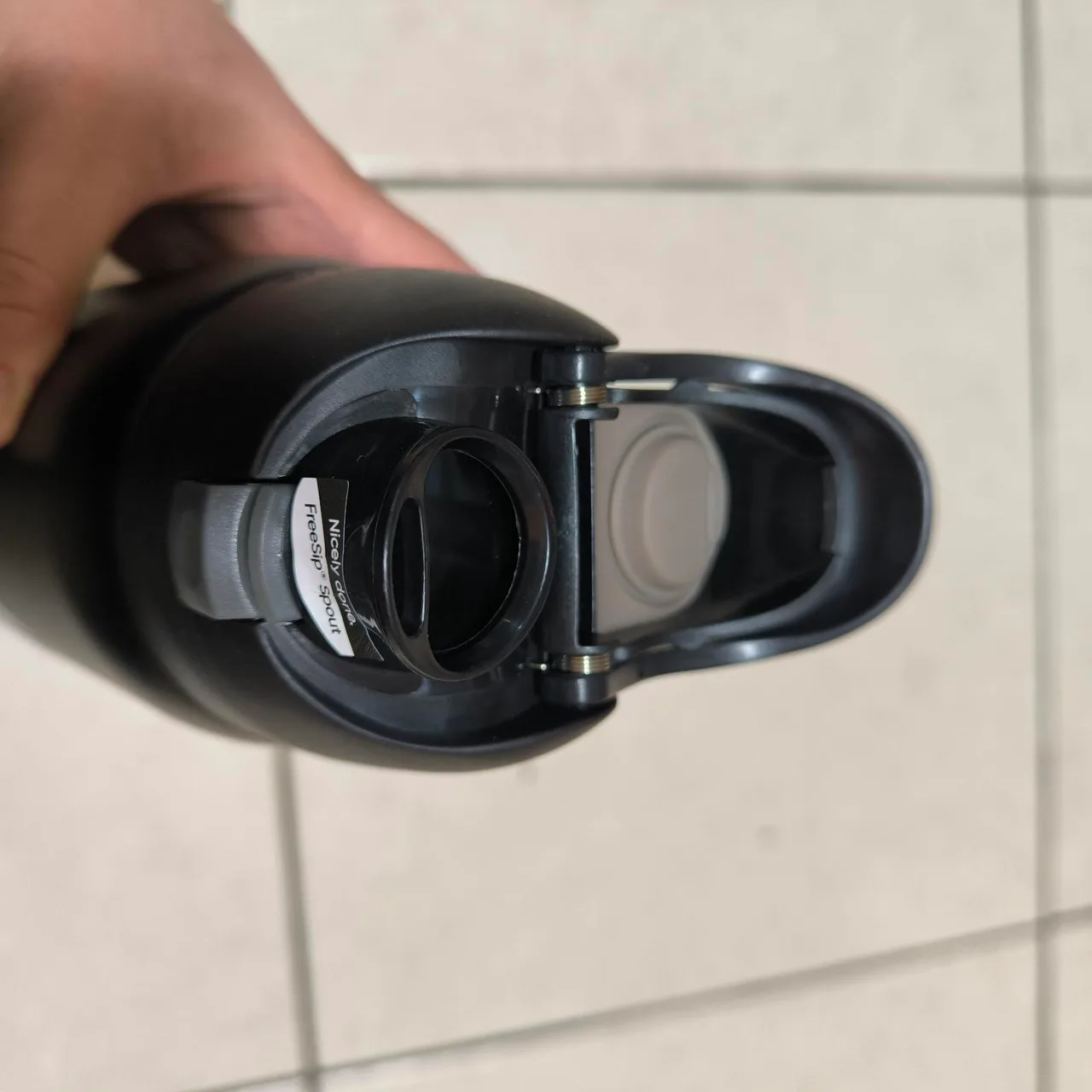 Owala black water bottle with built-in straw — photo 4