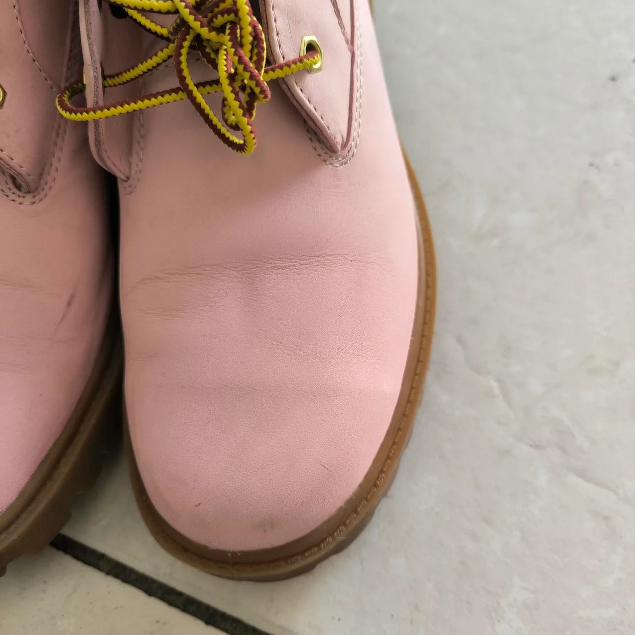 Pink boots with yellow laces size US 8 — photo 3