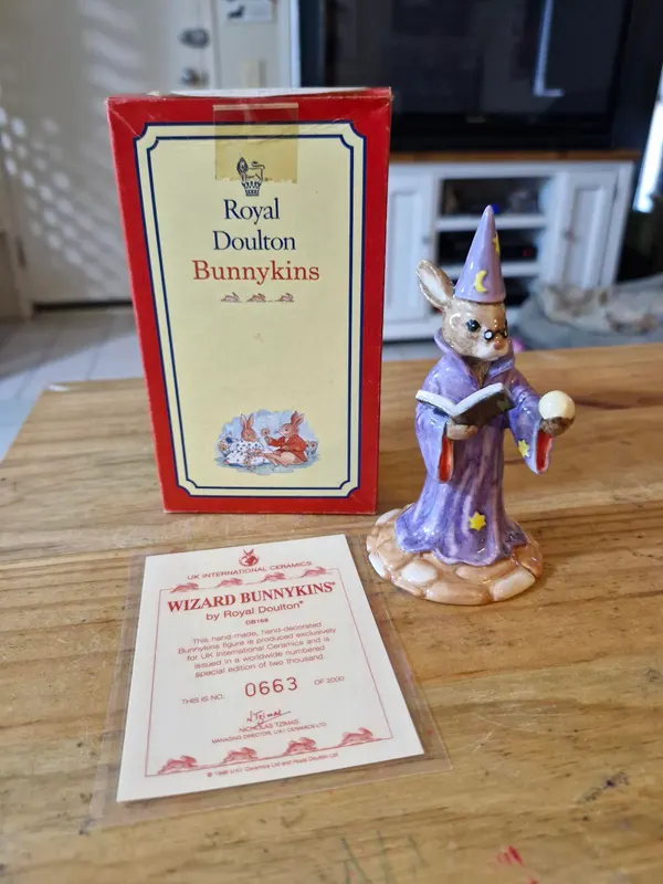 Wizard Bunnykin figurine DB168