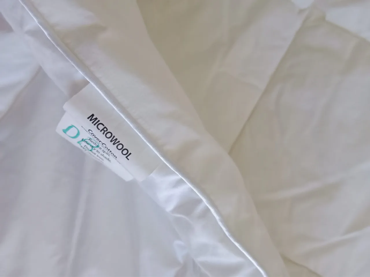 DB Quilt set: Sheridan DB Quilt, x2 pillow covers. DB Quilt, x2 Pillows — photo 11