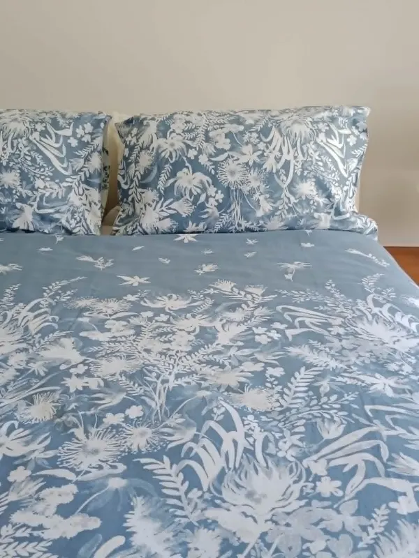 DB Quilt set: Sheridan DB Quilt, x2 pillow covers. DB Quilt, x2 Pillows