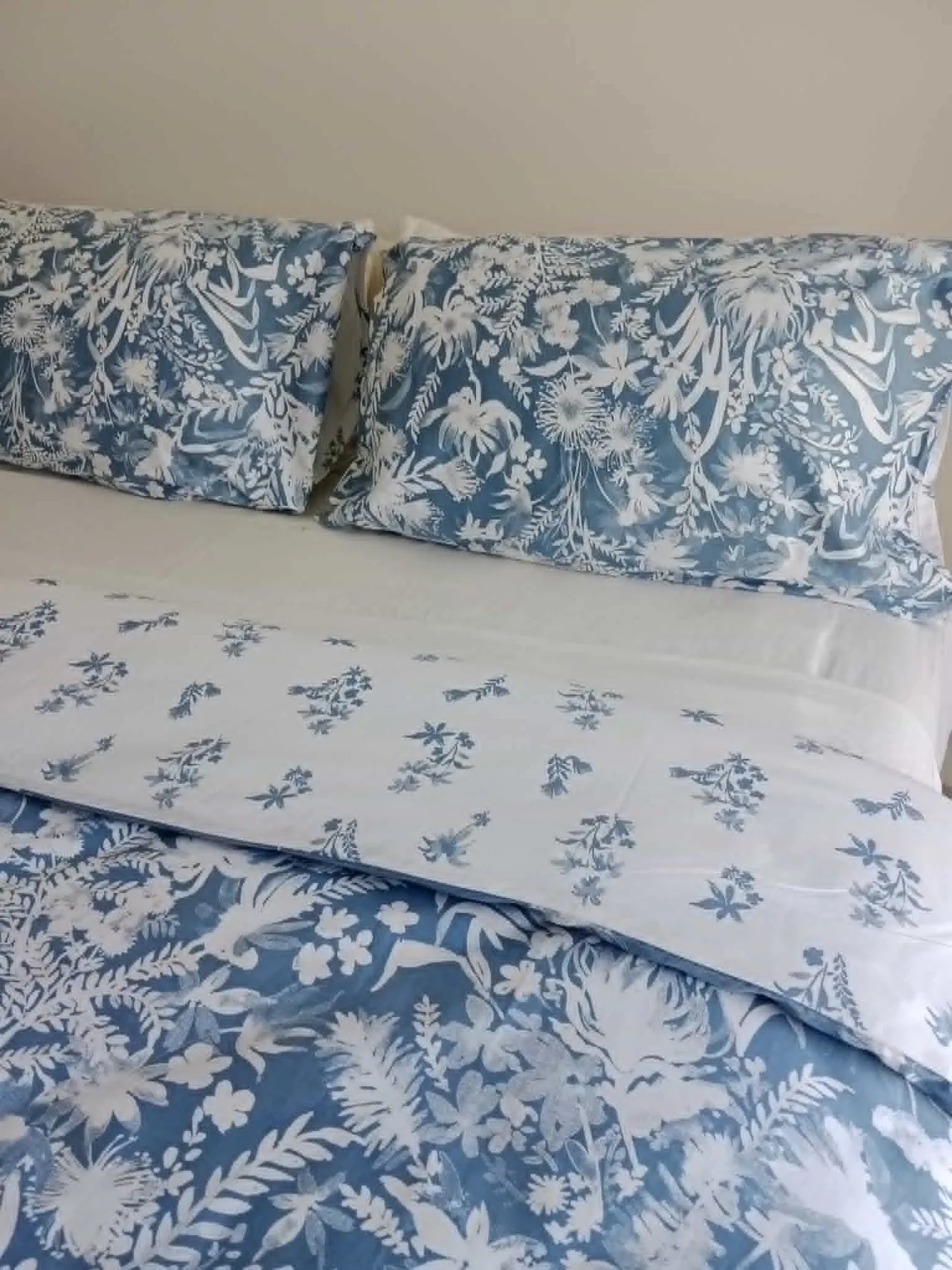 DB Quilt set: Sheridan DB Quilt, x2 pillow covers. DB Quilt, x2 Pillows — photo 3