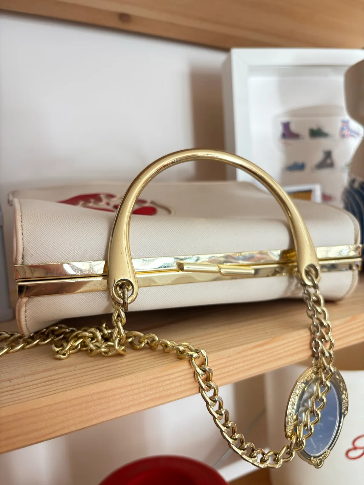 Loungefly Disney Snow White Just One Bite Cross Body Bag / Hand Bag — photo 7