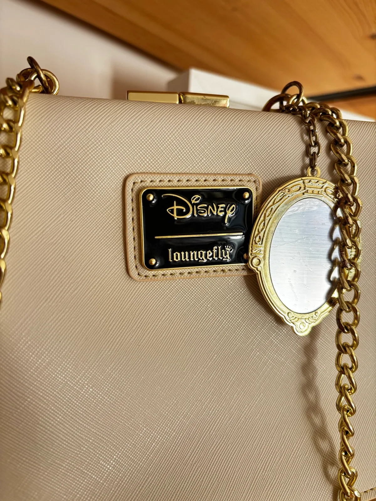 Loungefly Disney Snow White Just One Bite Cross Body Bag / Hand Bag — photo 5
