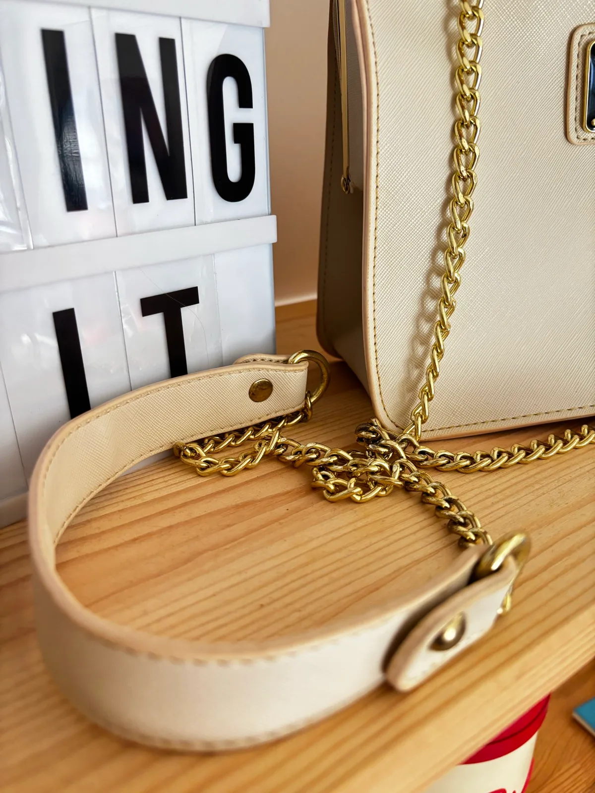 Loungefly Disney Snow White Just One Bite Cross Body Bag / Hand Bag — photo 6