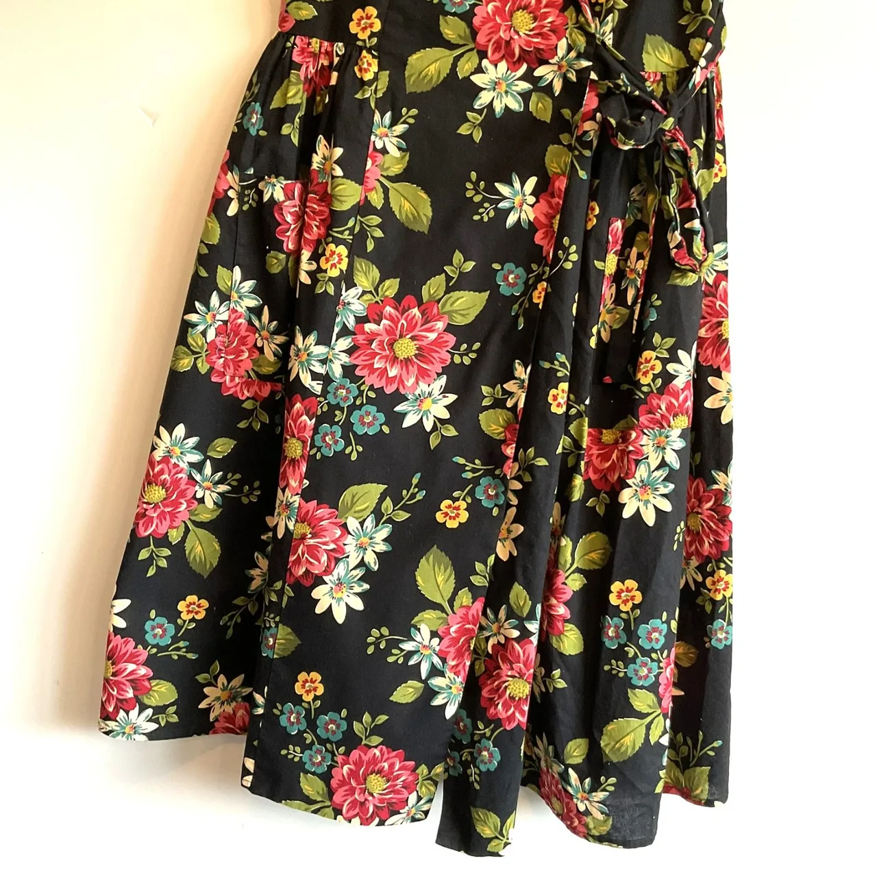 Revival Dangerfield Black Floral Wrap Dress Vintage Retro Cap Dahlia Sz 10 — photo 2