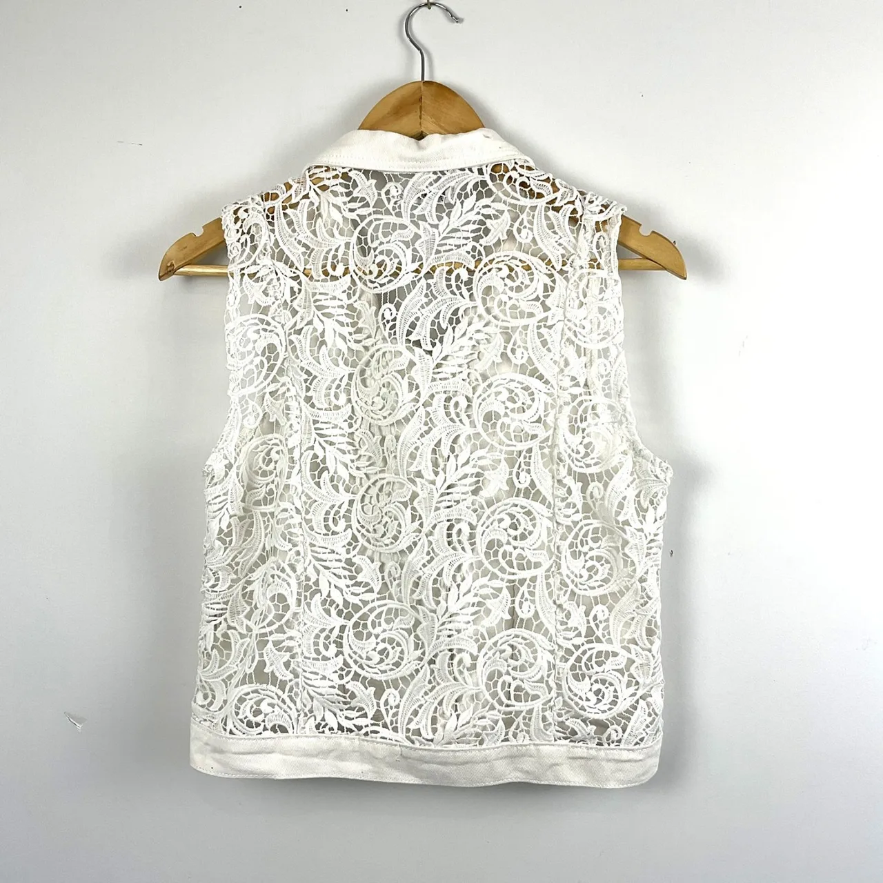 Paper Sisters Size 12 White Cotton Denim Crochet Lace Crop Boho indie Vest — photo 4