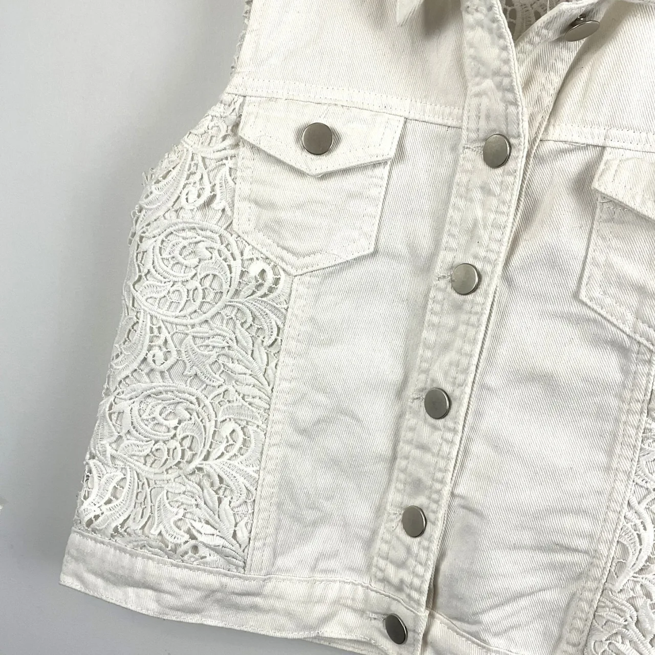 Paper Sisters Size 12 White Cotton Denim Crochet Lace Crop Boho indie Vest — photo 2
