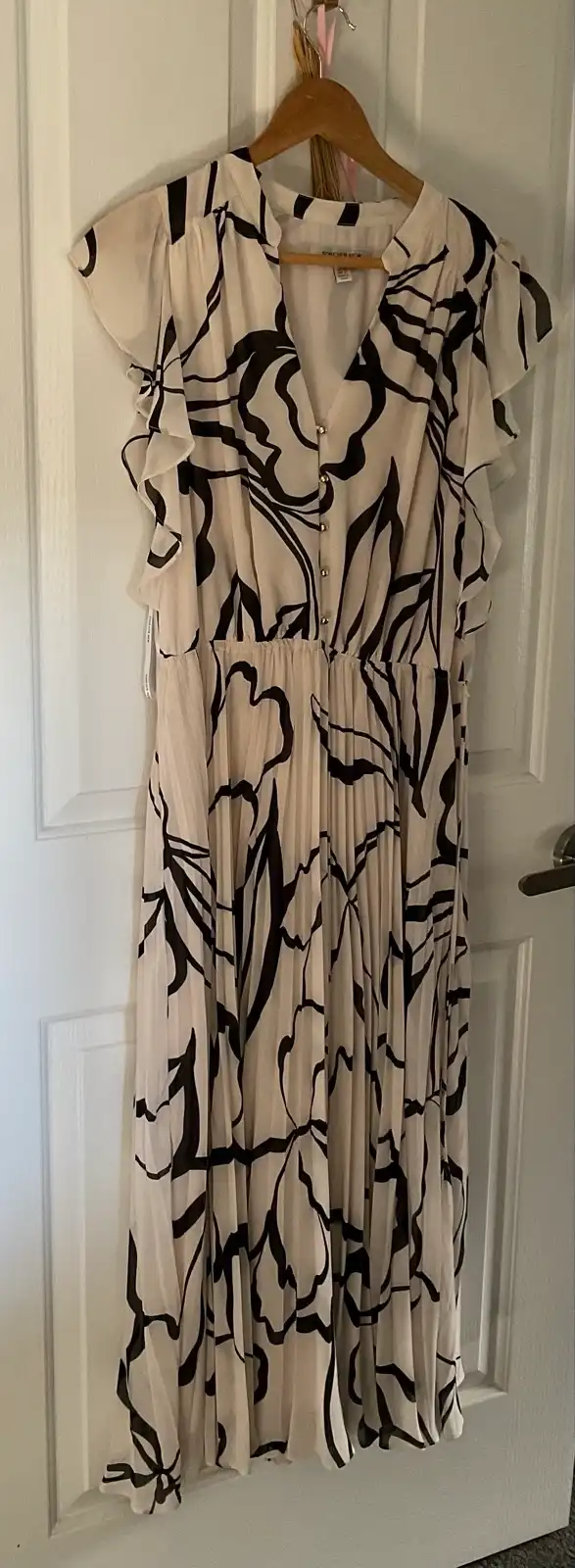 Dress Forever new worn once for a wedding