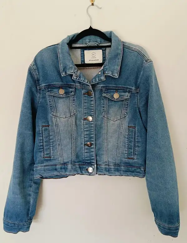 Cotton On Women’s Blue Denim Jean Jacket Size 10 Button Closure Pockets Short