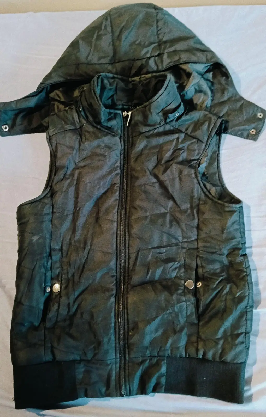 SERRA Women’s Black Hooded Puffer Vest Size M Sleeveless Full Zip Pockets – photo 2