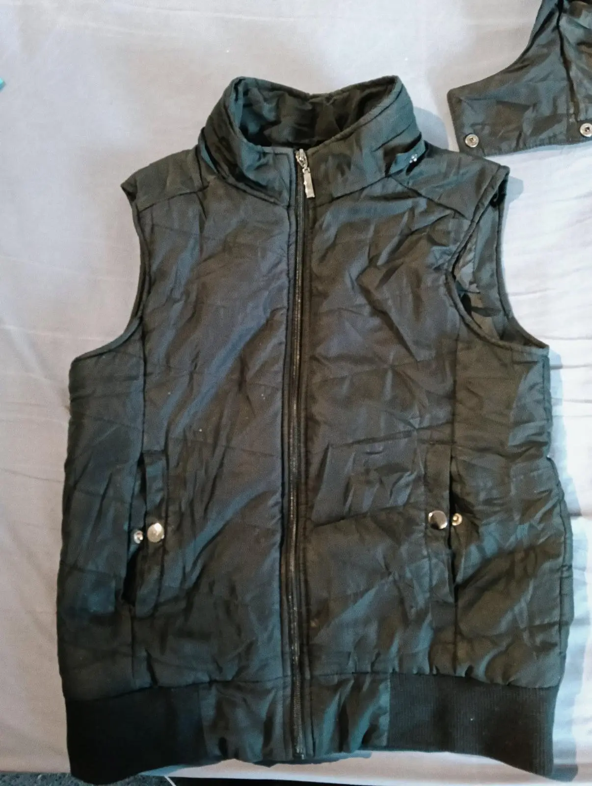 SERRA Women’s Black Hooded Puffer Vest Size M Sleeveless Full Zip Pockets – photo 3