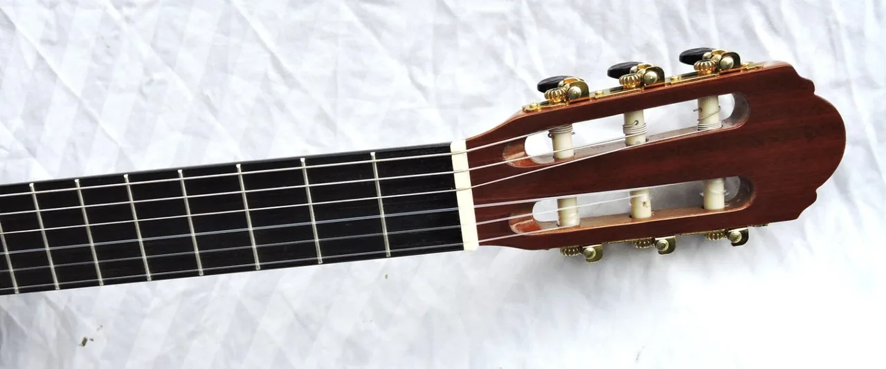 Martinez G-Series Full Size Gloss Classical Guitar with Tuner – photo 4