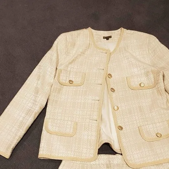 Collection of ladies clothing — photo 2
