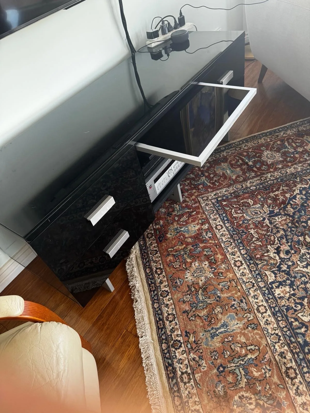 TV Unit Black Glass Top — photo 2
