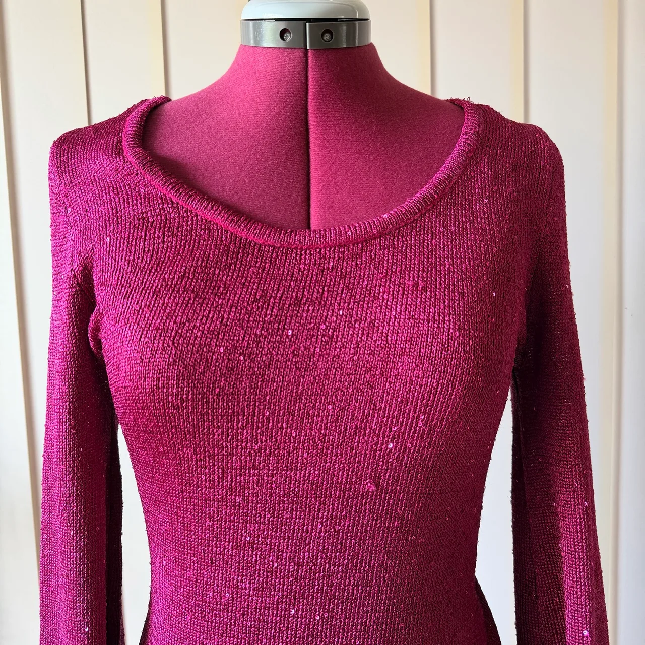 Burgundy sparkly maxi dress with bell sleeves — photo 4