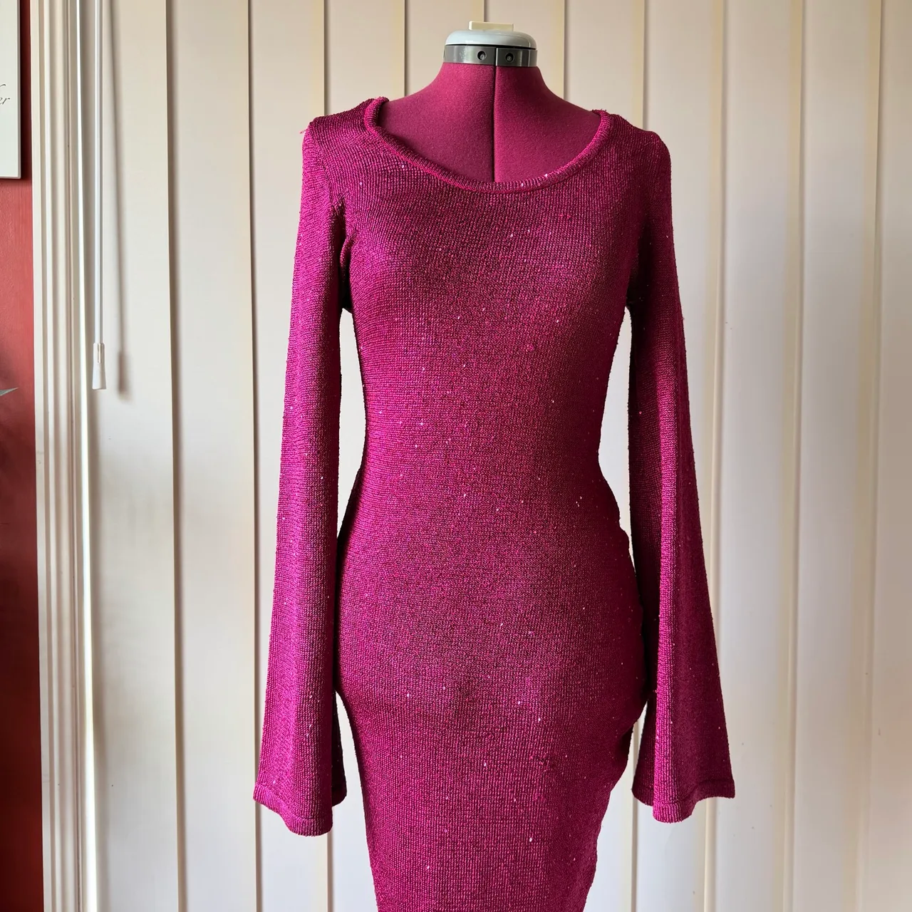 Burgundy sparkly maxi dress with bell sleeves — photo 2