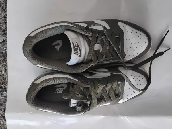 Woman sneaker