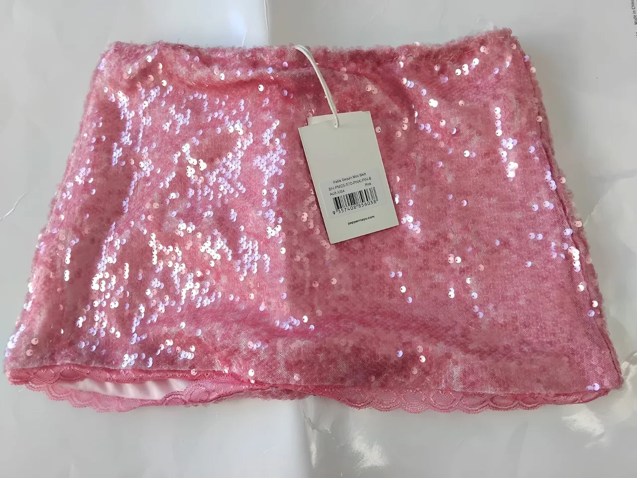 Woman short dress — photo 2