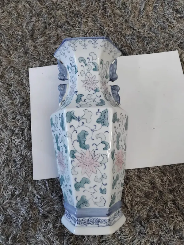 Flower vase