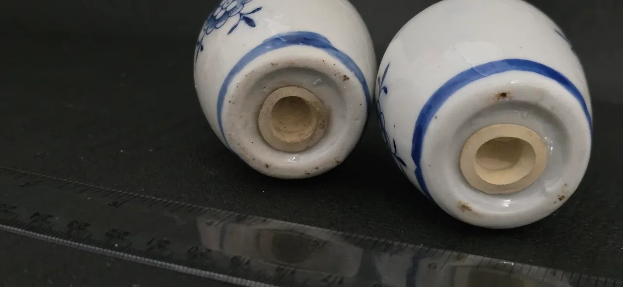 Vintage salt and pepper shakers – photo 3