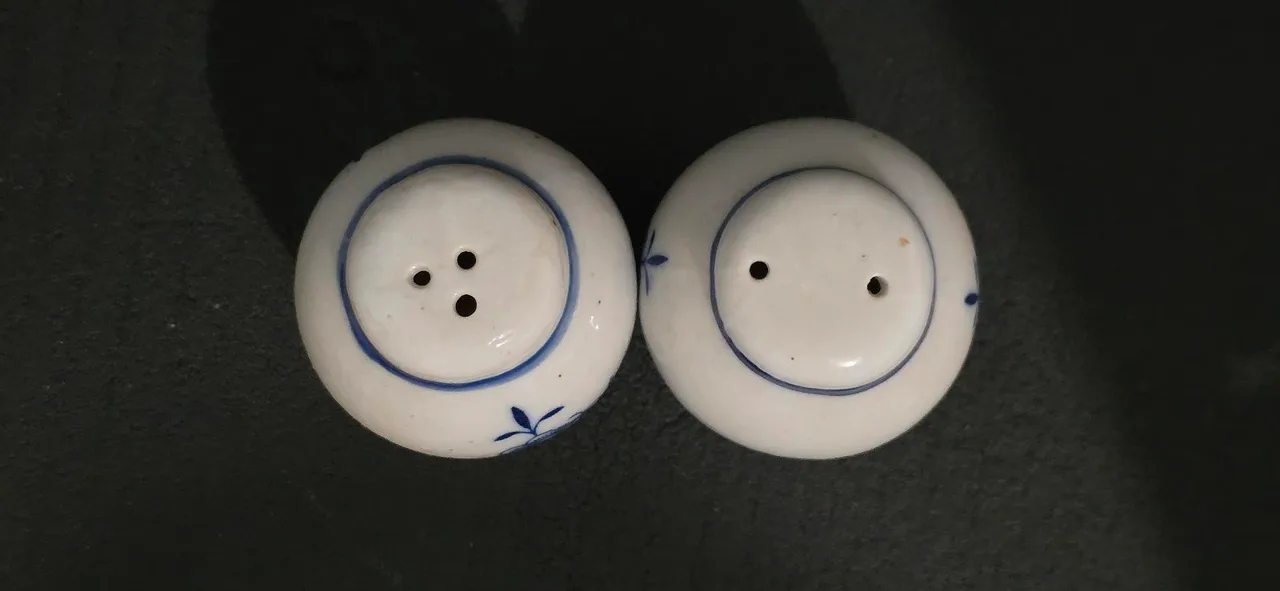 Vintage salt and pepper shakers – photo 4