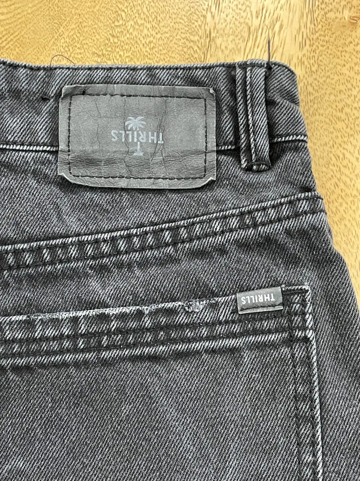 THRILLS Erica High Rise Black Denim Shorts Size 8 – photo 3