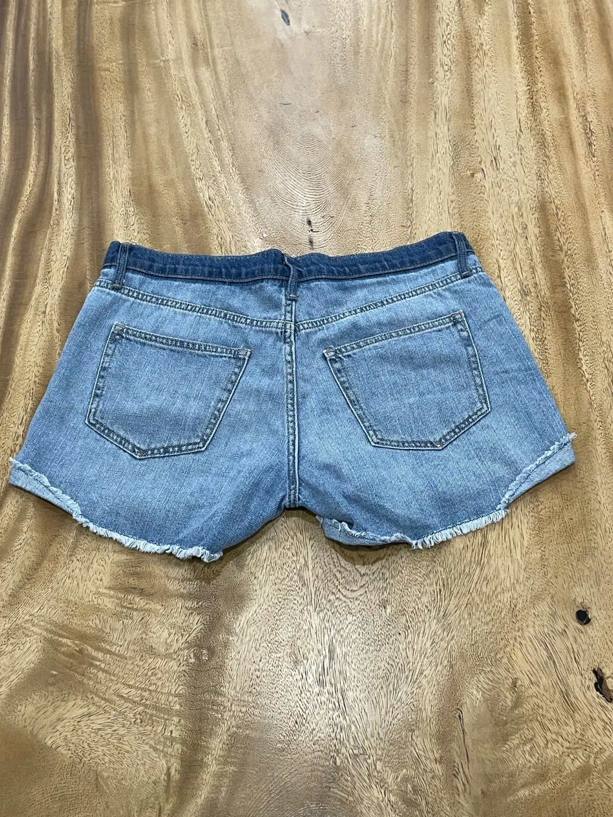 Gap 1969 Original Best Girlfriend Denim Shorts Light Indigo Size 29 – photo 2