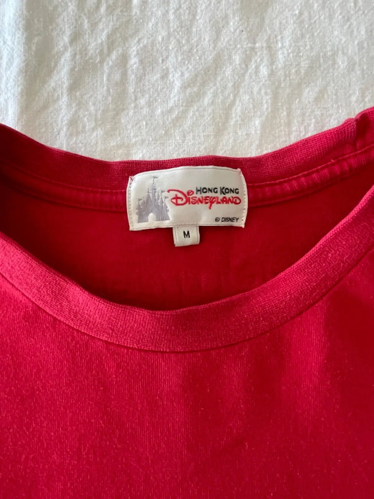 Disney Mickey Mouse Red Graphic T-Shirt Hong Kong Disneyland Size M – photo 2