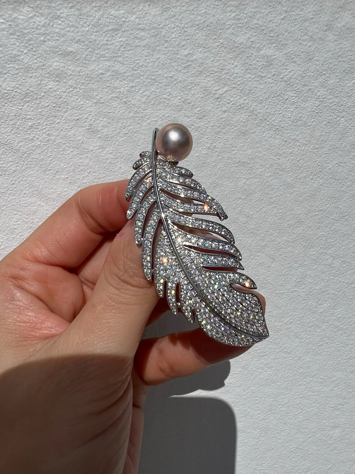 Premium Quality Feather Brooch/Pendant With Freshwater Pearl And Cubic Zirconias — photo 2