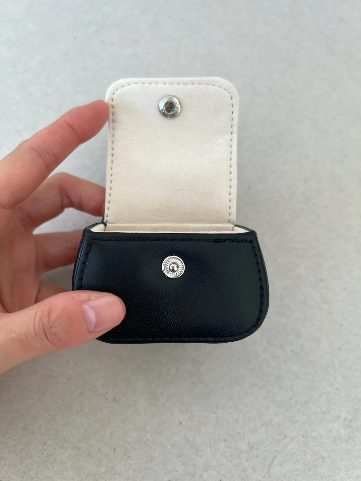 Black Faux Leather Mini Portable Travel Ring Jewelry Box Case – photo 2