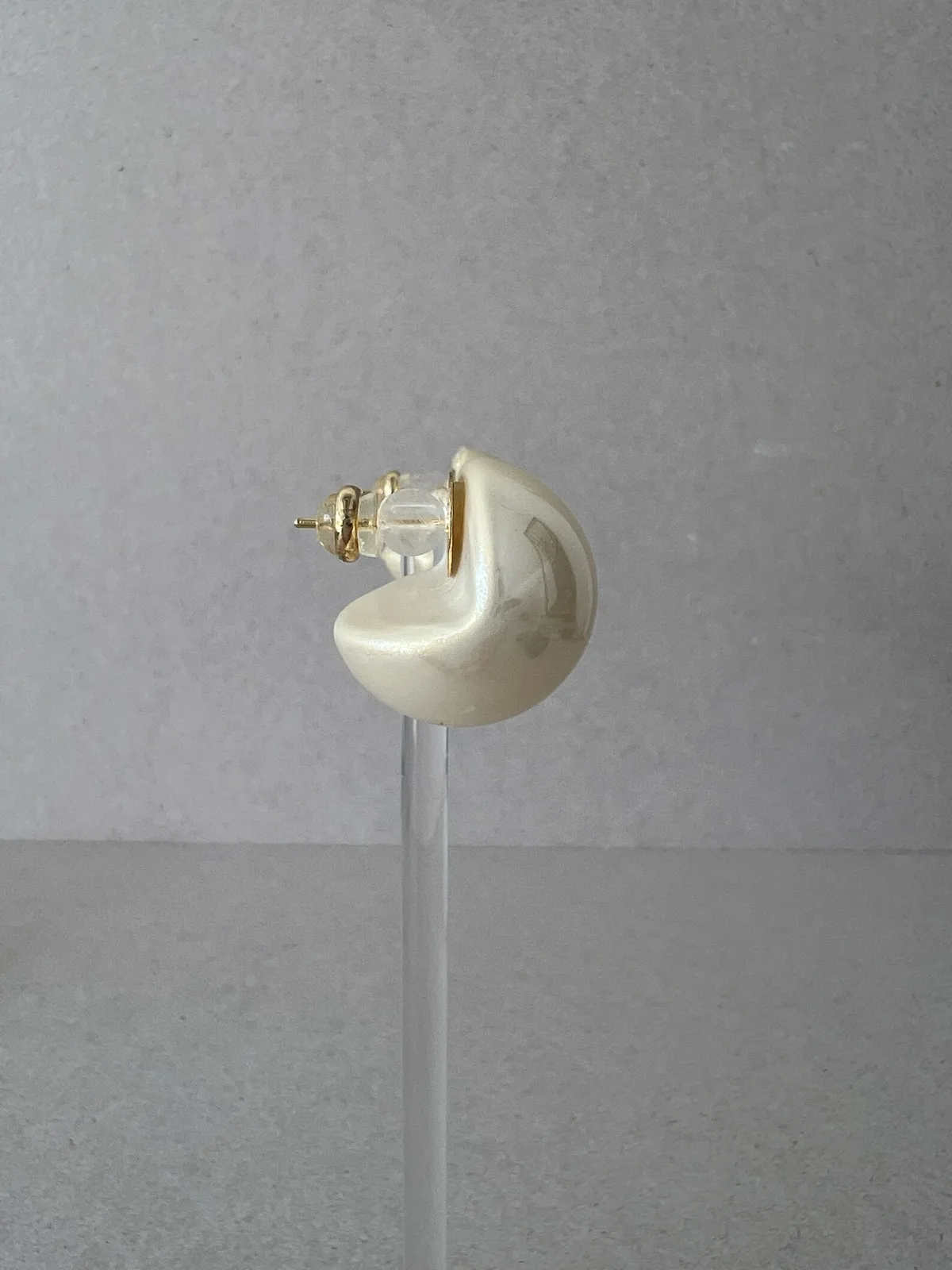 Oversized 20mm Beige Faux Pearl Stud Earrings Minimalist Elegant Statement Jewel – photo 4