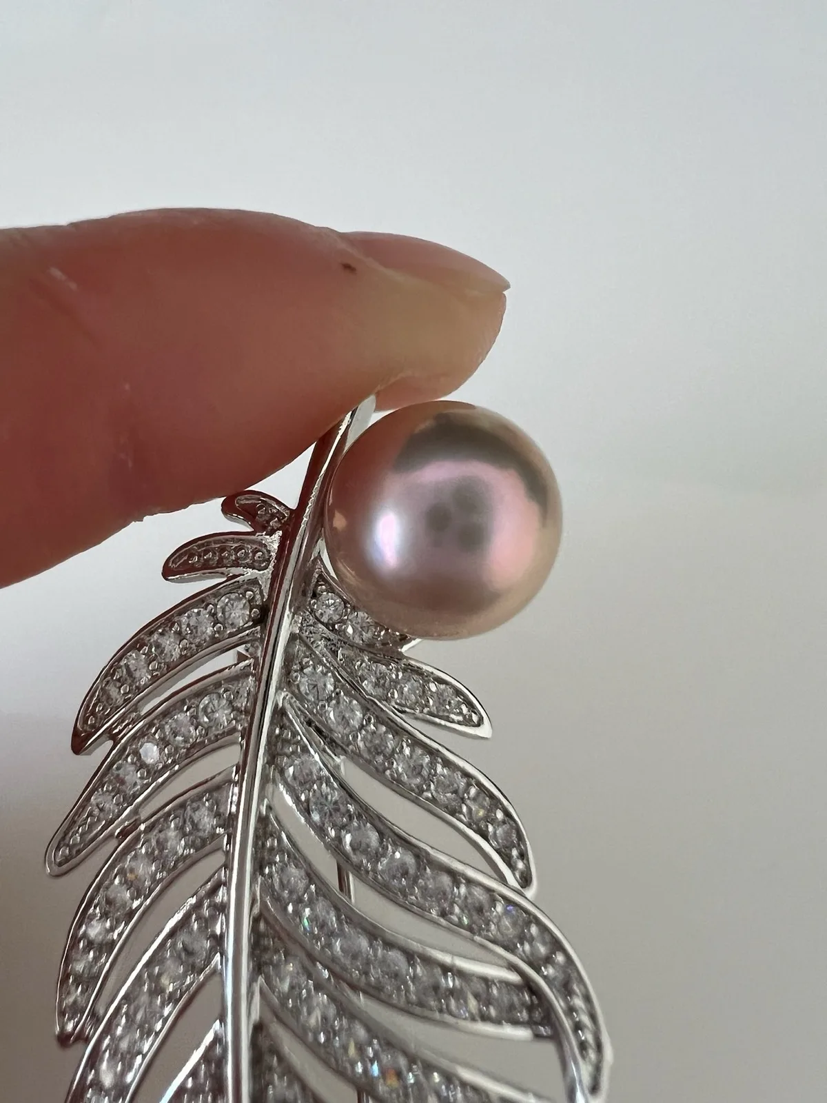Premium Quality Feather Brooch/Pendant With Freshwater Pearl And Cubic Zirconias — photo 4