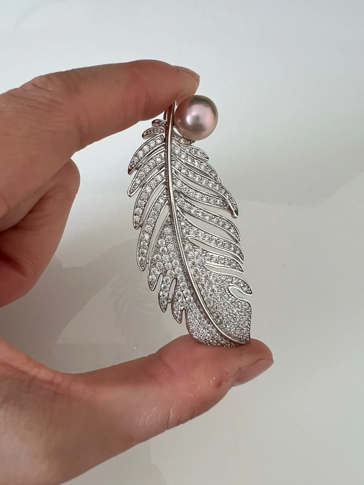 Premium Quality Feather Brooch/Pendant With Freshwater Pearl And Cubic Zirconias — photo 3