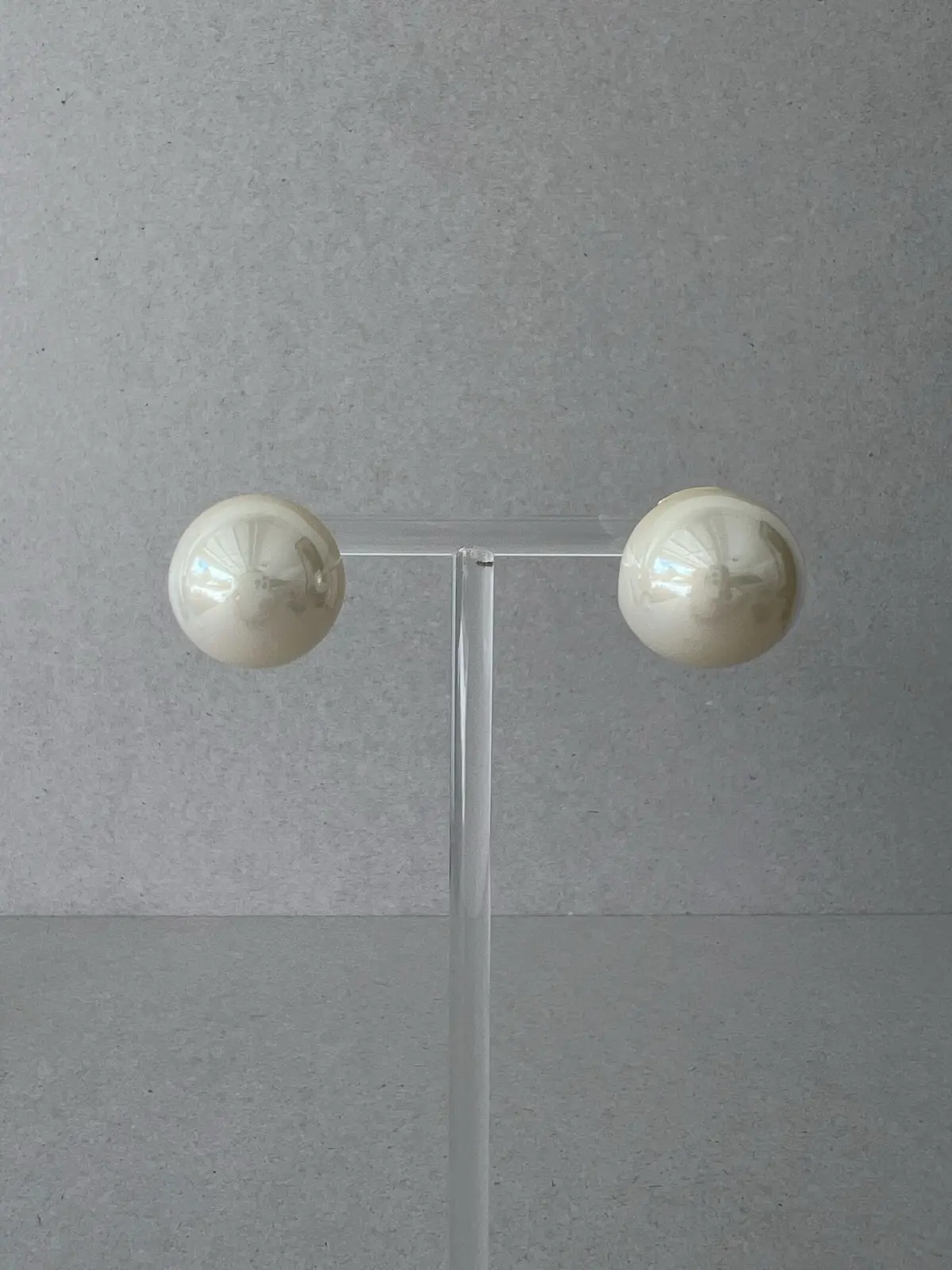 Oversized 20mm Beige Faux Pearl Stud Earrings Minimalist Elegant Statement Jewel – photo 2