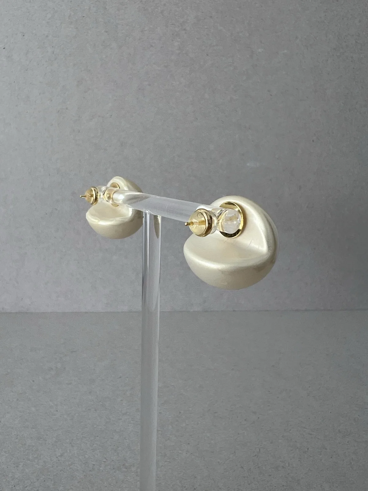 Oversized 20mm Beige Faux Pearl Stud Earrings Minimalist Elegant Statement Jewel – photo 3