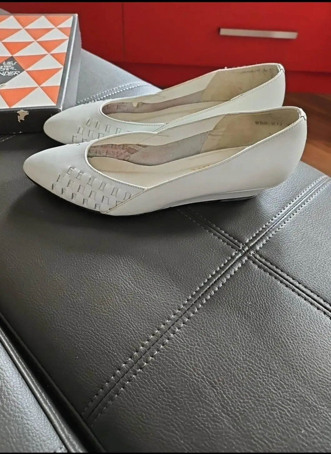 VINTAGE  ~ SANDLER ~ White Leather Heel * Size  6.5B * Excellent Condition – photo 3