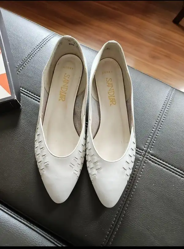 VINTAGE  ~ SANDLER ~ White Leather Heel * Size  6.5B * Excellent Condition