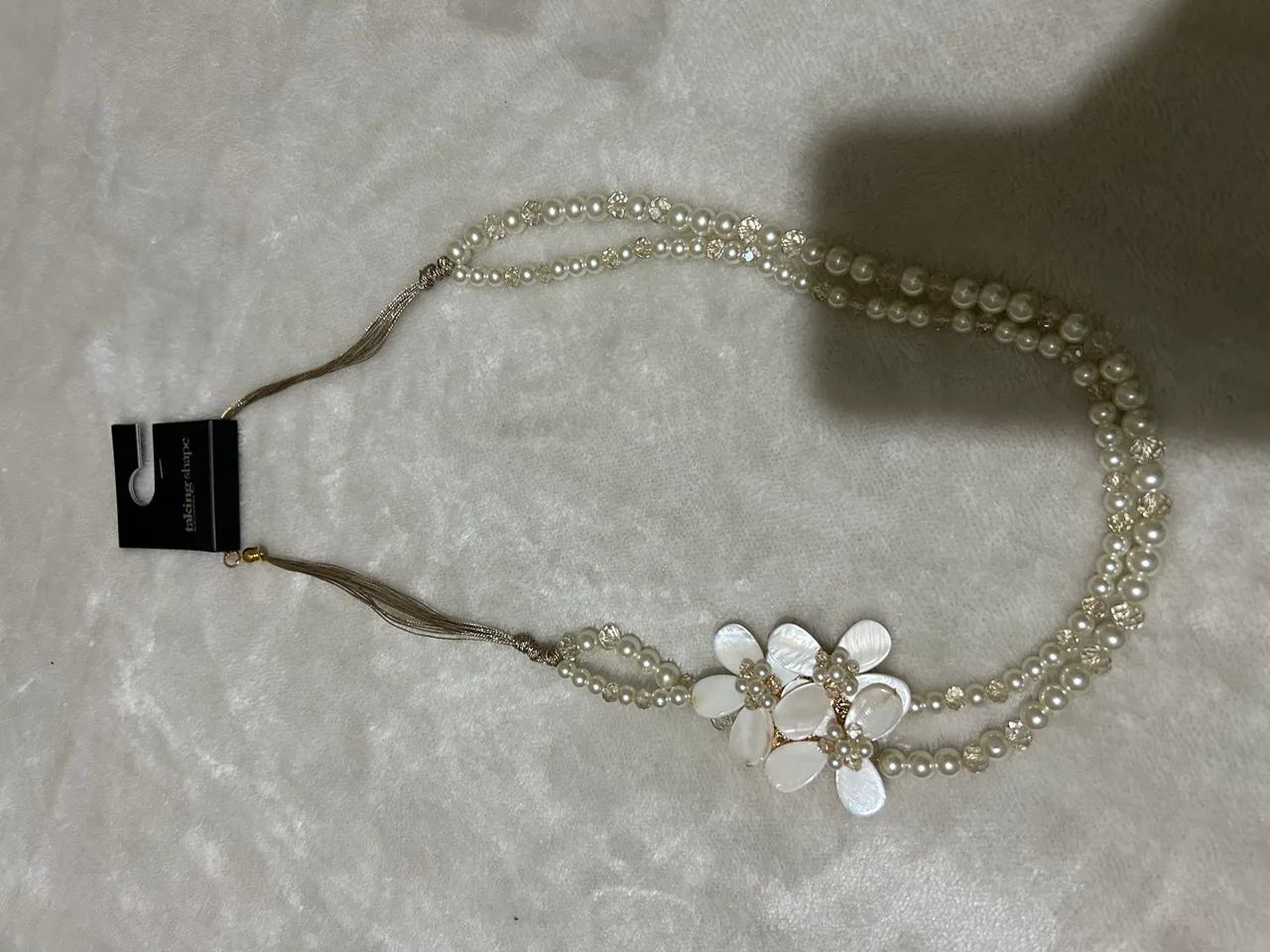 Taking Shape Bnwt Flower Pearl Necklace in Pearl – photo 2
