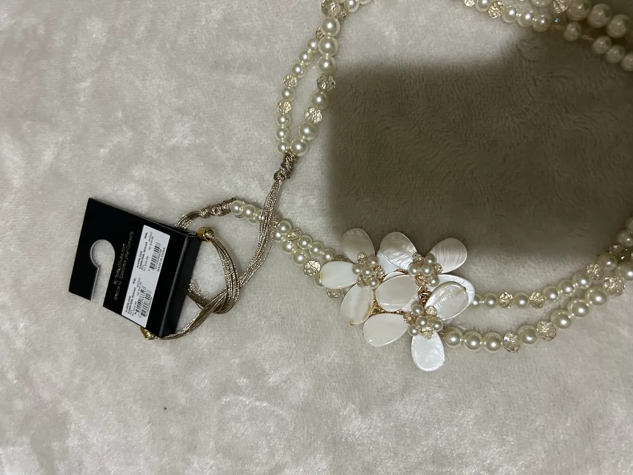 Taking Shape Bnwt Flower Pearl Necklace in Pearl – photo 5