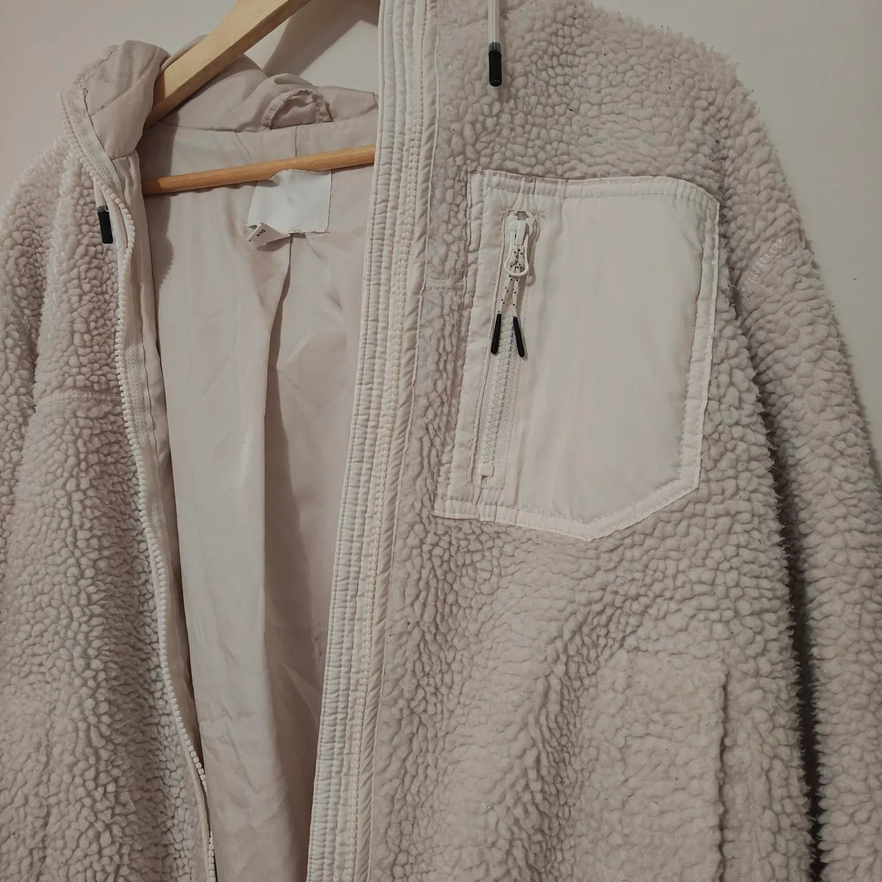 H&M Women’s Hooded Sherpa Fleece Jacket S/M Beige Full Zip Pockets — photo 2
