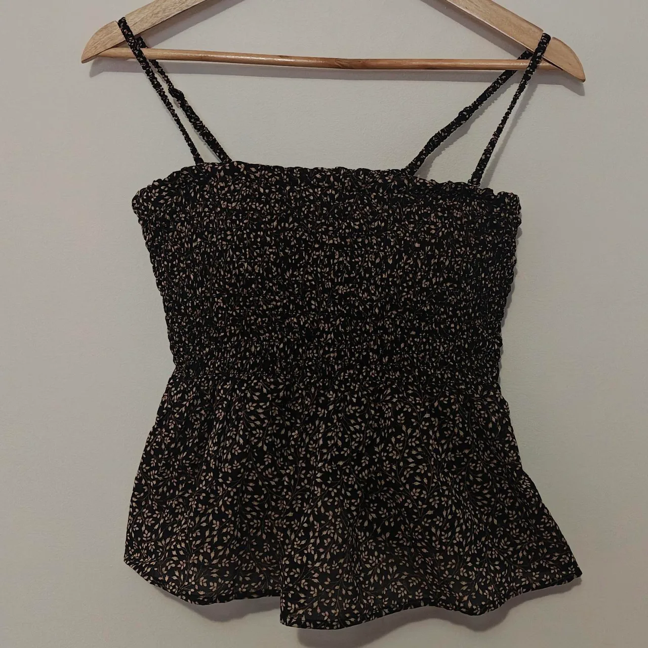 UNIQLO Women’s Black/Beige Floral Smocked Square Neck Sleeveless Cami Tank Top L — photo 2