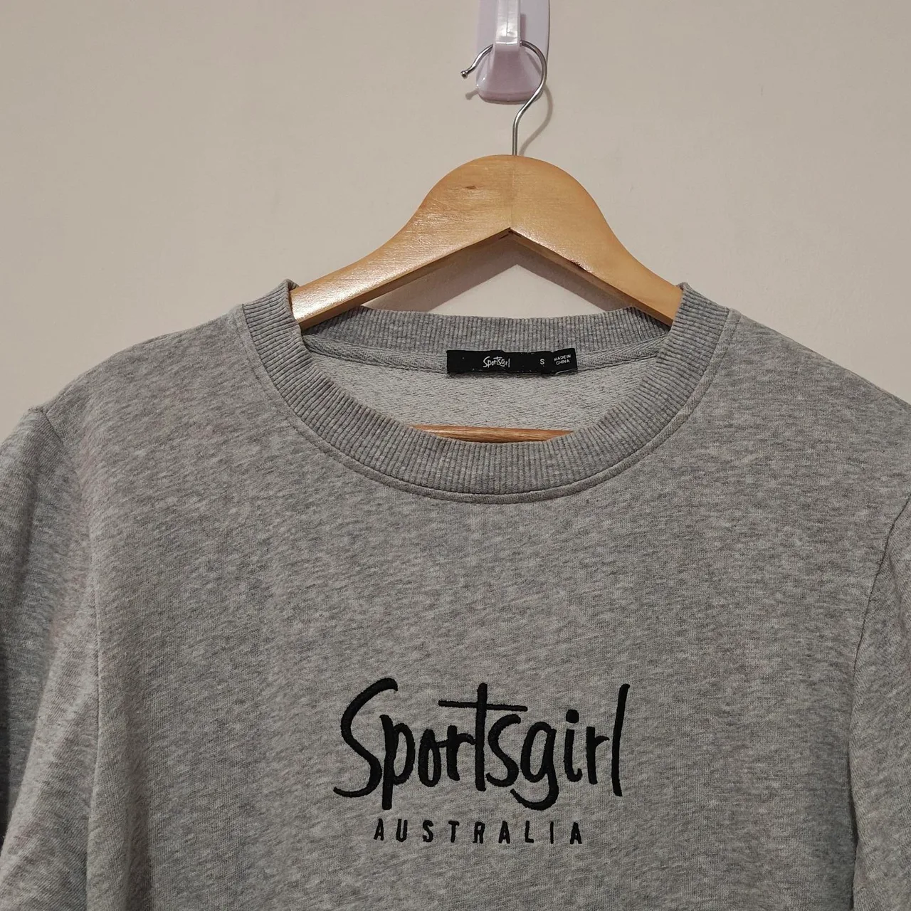 Sportsgirl Women’s Grey Logo Graphic Print Crew Neck Pullover Sweatshirt S — photo 2