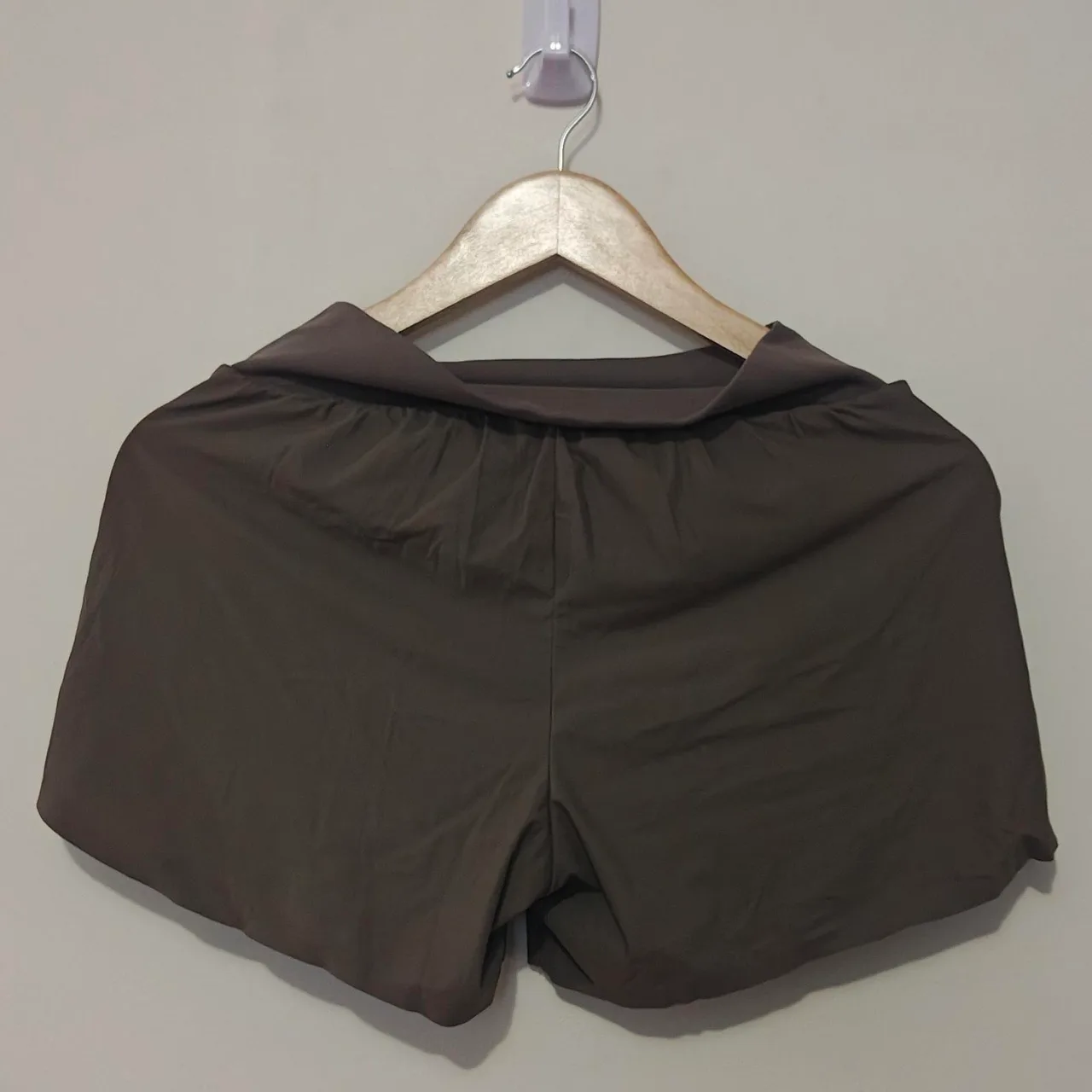 Uniqlo AIRism Women’s Athletic Shorts Brown XS 24-25in Waist Stretch Pull-On — photo 2