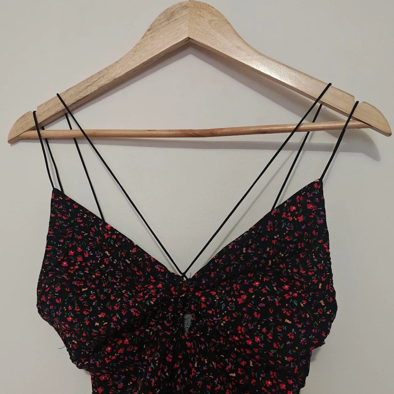 H&M Women’s Size S Black/Red Floral Mini Dress V-Neck Ruched Strappy Back — photo 2