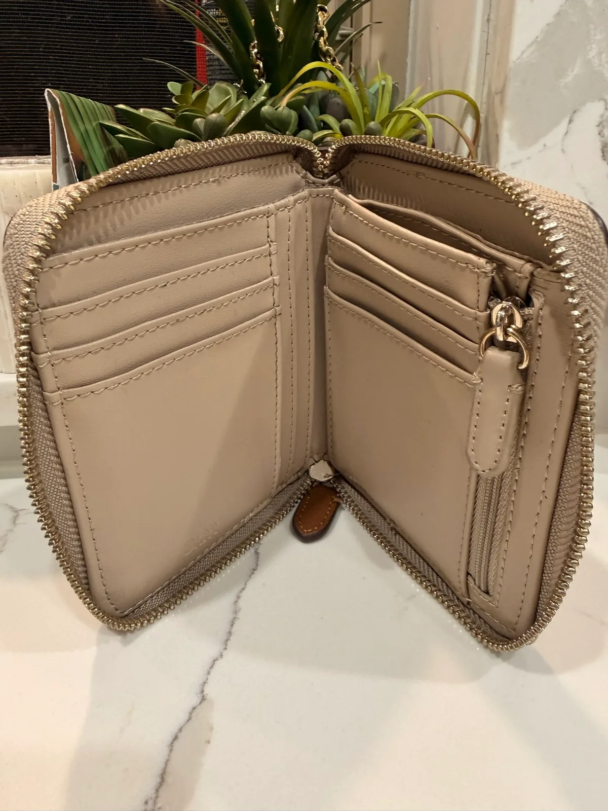 DKNY WALLET — photo 3