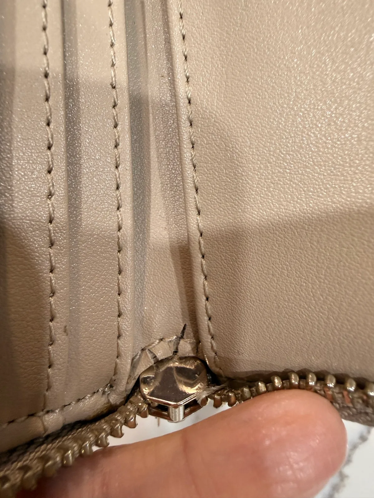 DKNY WALLET — photo 4