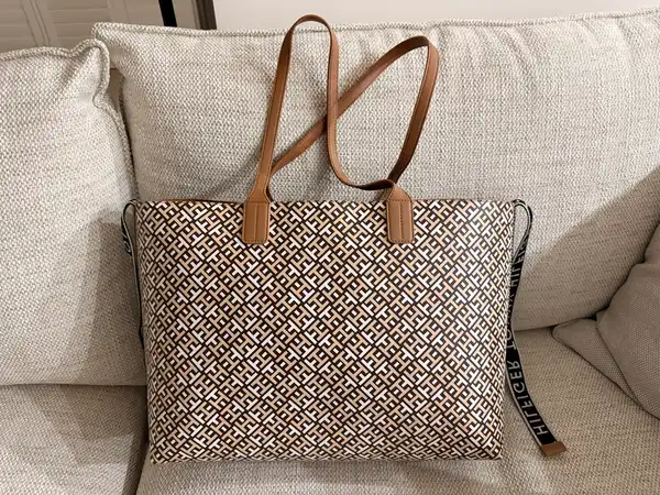 Tommy Hilfiger Tote