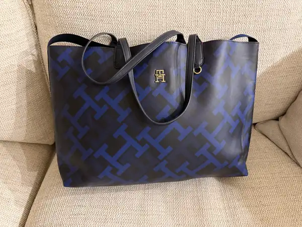 Tommy Hilfiger Tote